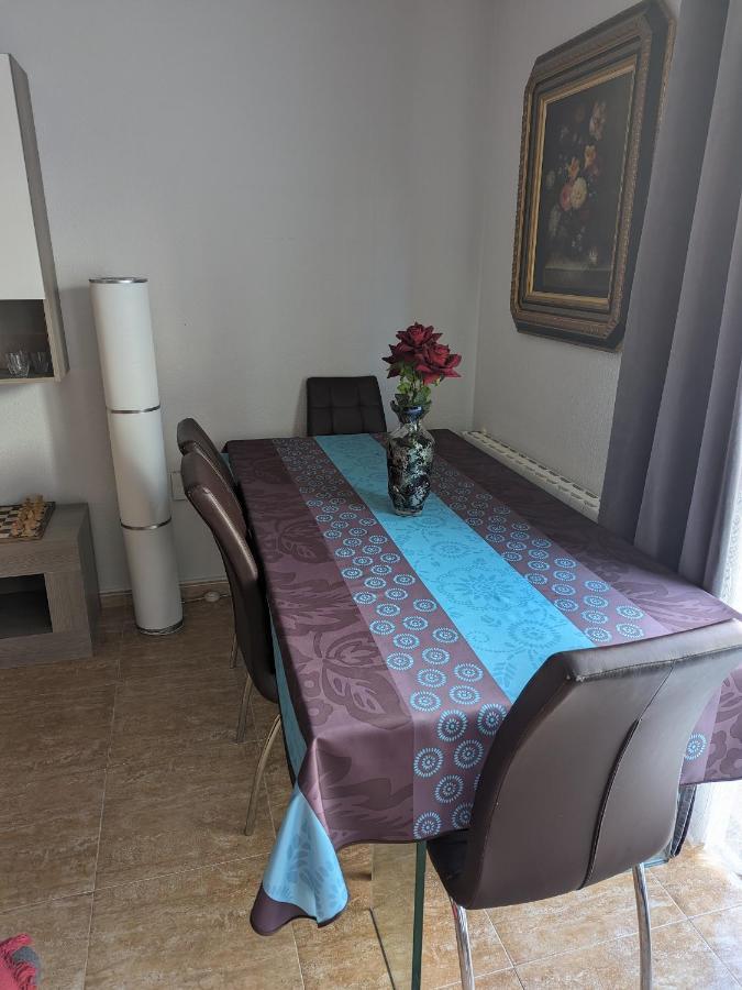Vivienda Compartida Con Ambiente Familiar Lägenhet Sesena Exteriör bild